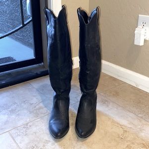 Black cow girl boots with gold detail